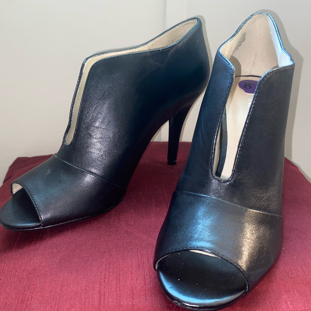Size 8 Nine West open booties